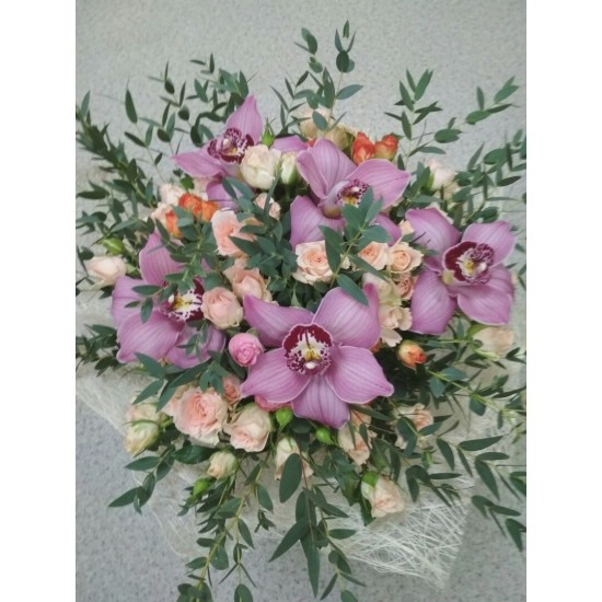 Букет из роз и орхидей №390